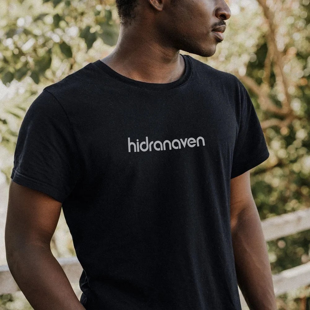 A black t shirt with the hidranaven wordmark